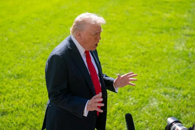 特朗普承認沒少吃藥，否認開會睡覺 - 