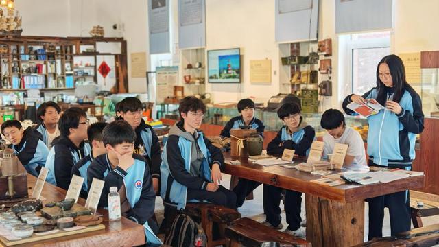 讀名著學航海 傳文明潤初心 ——青島海洋技師學院開展世界讀書日主題活動 - 