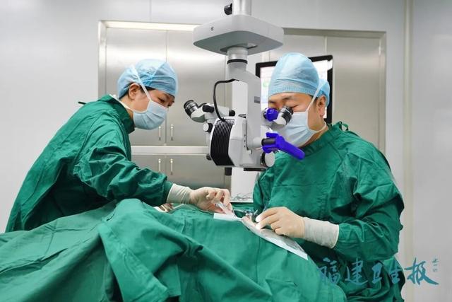 90歲奶奶躲在家裡不敢下樓，竟是因……福建醫生不到一小時解決了 - 