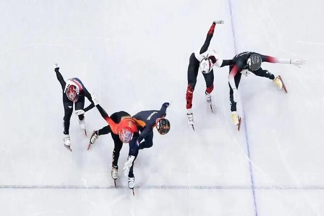 中國代表團副團長佟立新回應“米蘭冬奧會何時能摘首金”：有拿獎牌的實力，金牌自然會出現；放下包袱，輕裝上陣 - 