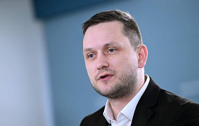 格陵蘭島自治政府總理回應特朗普“醫院船”提議