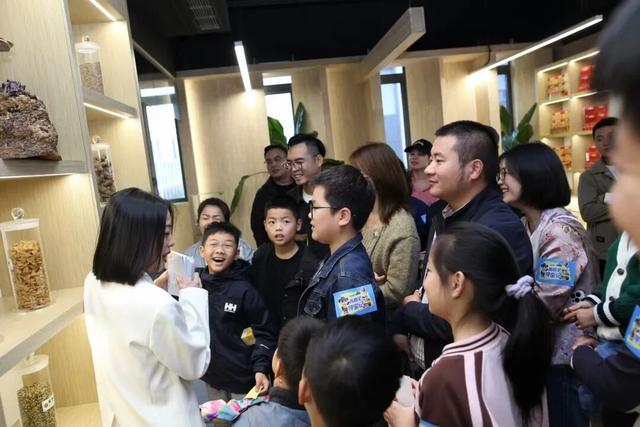 青春藥師尋寶記，穿越到明朝辨中藥，為健康助力 - 