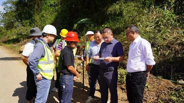 張志東到景信鄉調研國道G219線西盟（勐梭）至孟連（娜允段）改擴建工程項目