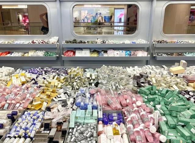 “小樣經濟”爆火，掏空女孩們最後一塊錢 - 