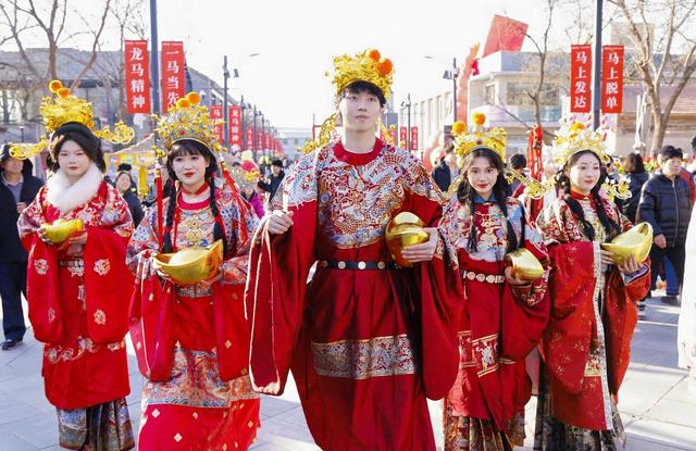 看神仙巡遊，找福氣小馬！長辛店國潮奇妙夜開啟 - 