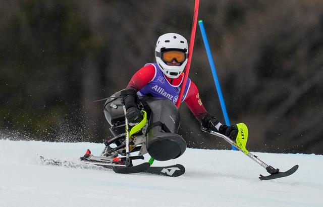 （體育）冬殘奧會——高山滑雪女子迴轉（坐姿）：張雯靜奪冠 - 