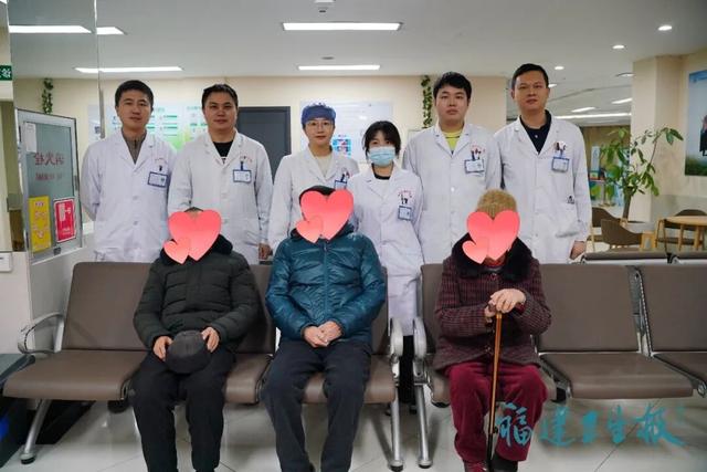 90歲奶奶躲在家裡不敢下樓，竟是因……福建醫生不到一小時解決了