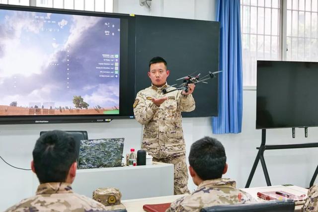 方寸之間，決勝千里：看無人機飛手的“蛻變之路” - 