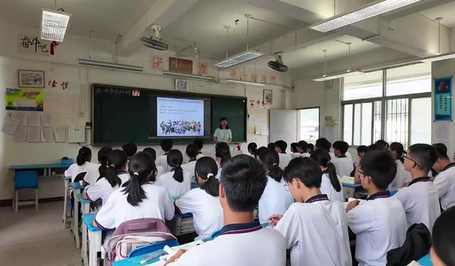 深汕協作傳溫情 114台多媒體教學設備點亮潮陽鄉村課堂 - 