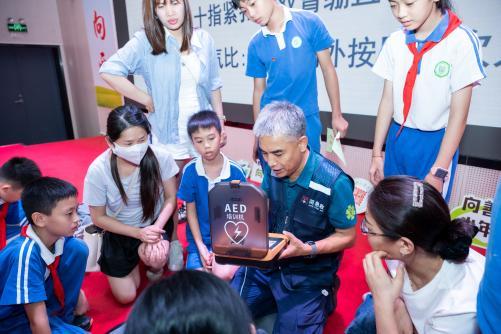 羅湖這堂課火了！把慈善掰成小事，讓善意在孩子心裡紮根 - 