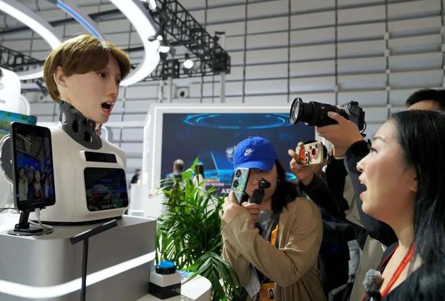 新華社：聚焦人工智能，“互聯網之光”博覽會啟幕 - 