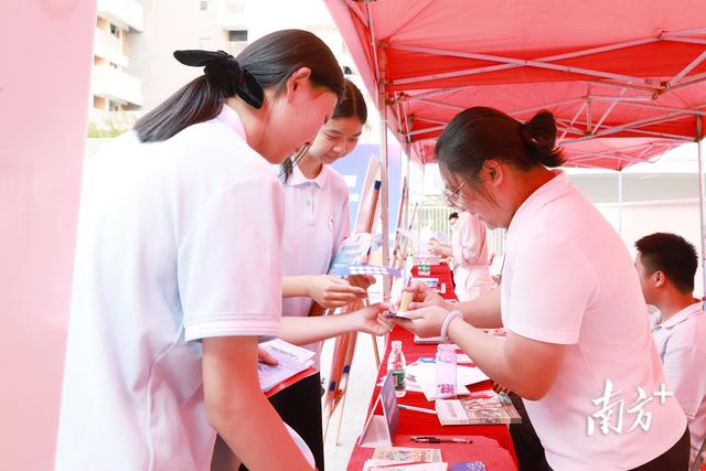 市集、晚會、競賽……濱海灣這場校園國安教育，學生們直呼“漲知識” - 