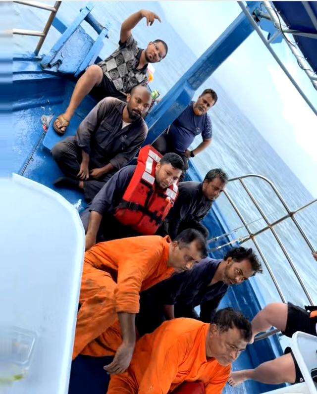 點贊！一貨船進水沉沒，中國遊客勇救8人！ - 