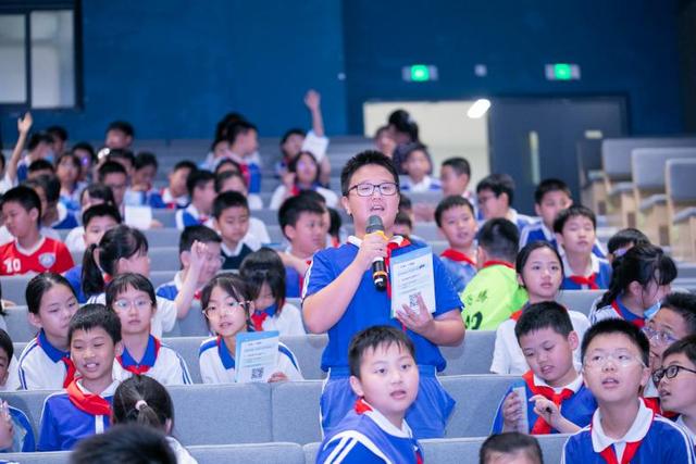 羅湖這堂課火了！把慈善掰成小事，讓善意在孩子心裡紮根 - 