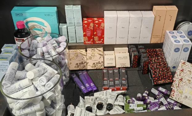 “小樣經濟”爆火，掏空女孩們最後一塊錢 - 