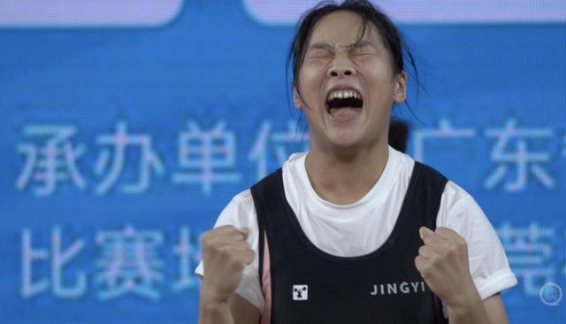 “小鎮姑娘”颯爽全運會舉重賽場，蘇婷婷劉夢佳展現重慶力量 - 