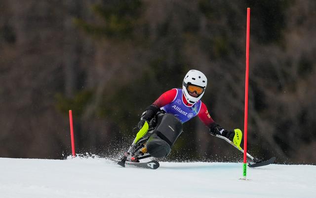 （體育）冬殘奧會——高山滑雪女子迴轉（坐姿）：張雯靜奪冠 - 