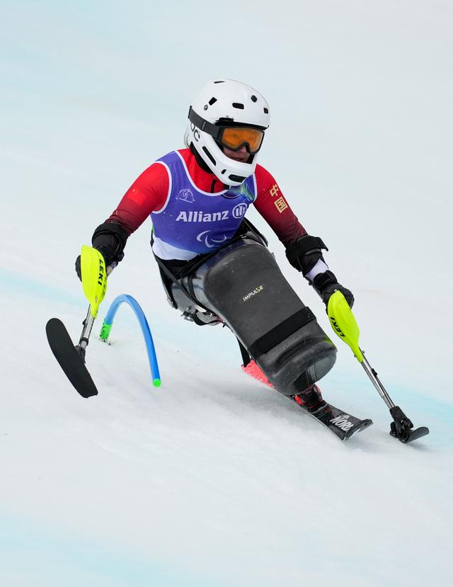 （體育）冬殘奧會——高山滑雪女子迴轉（坐姿）：張雯靜奪冠 - 