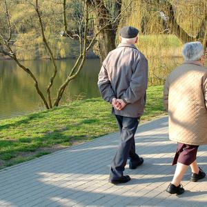 长期静养与天天锻炼的人，谁更长寿？调查22398名老人，给出答案