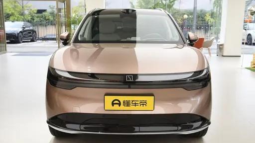 全家0差评豪华SUV！轴距2925mm，比Model Y大一圈，还配800V