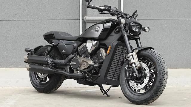 QJMOTOR 闪600-V4发动机的巡航车！