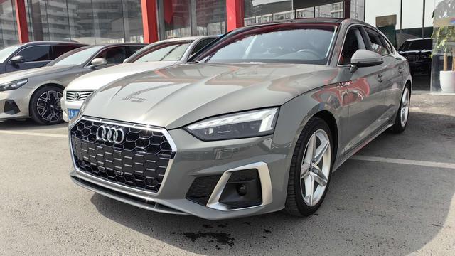 21款奥迪A5Sportback，优雅轿跑，一手车况仅3.8万公里！
