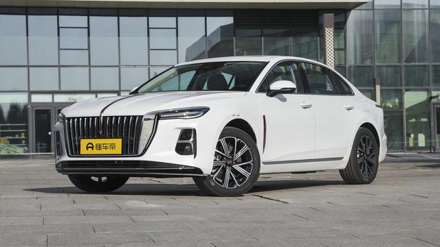 插混中型车大对决：红旗 H5 PHEV 和比亚迪海豹 07 DM-i，谁更懂