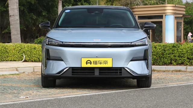 7.98万起售，油耗低至2.9L，续航2000km，体验吉利银河L6 EM-