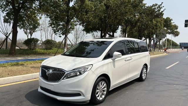 家用大七座，2018款别克GL8舒适型，10万公里，只要11.58万