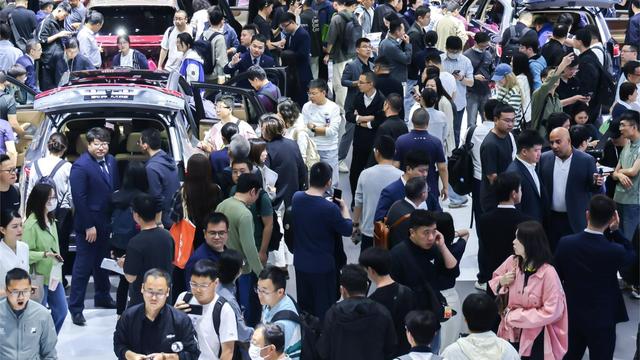 上海车展最火爆的5款新车，现场被围得水泄不通