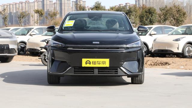 吉利银河 L6 2025 款：1.5L 自吸+1.5T插混，综合续航超200