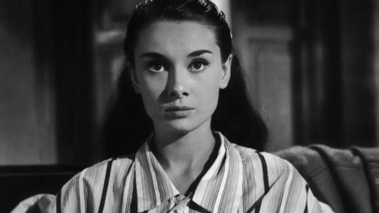 我穿了一个月的睡衣，已经时髦了两个世纪