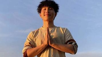 陈坤儿子真是高级脸！最新照羊毛卷发型轻松驾驭，帅气不输大明星