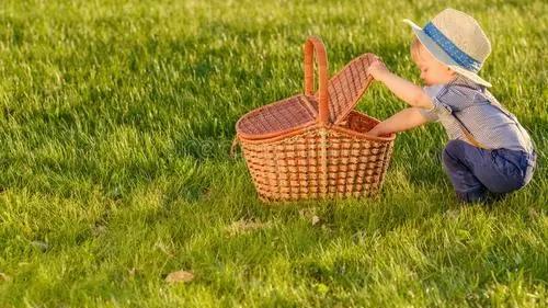 只想让孩子每天宅在家？相比经常外出的孩子，这3方面差别明显