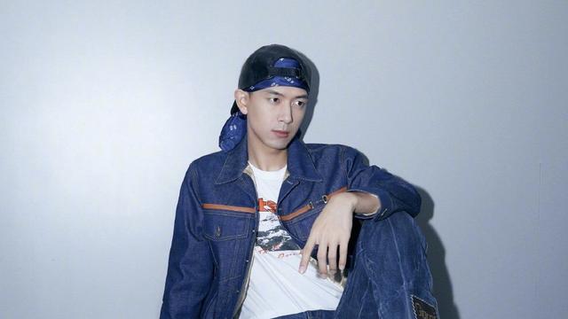 李现、杨洋身上的那抹“一见倾心蓝”，你最喜欢哪款？