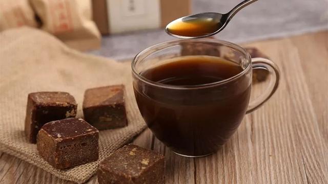 8岁女孩因头晕站不起来，喝红糖水1个月，结果悲剧发生了