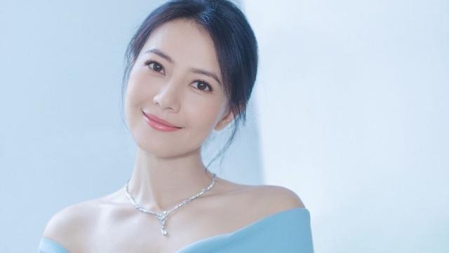 女人年纪上去了，就尽量多戴这5种首饰，可以提升整个人的气质