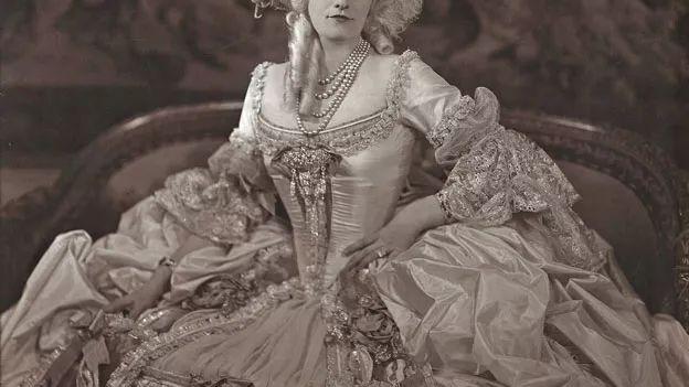 美国最有钱的女人过着怎样的生活？看完我就去搬砖了