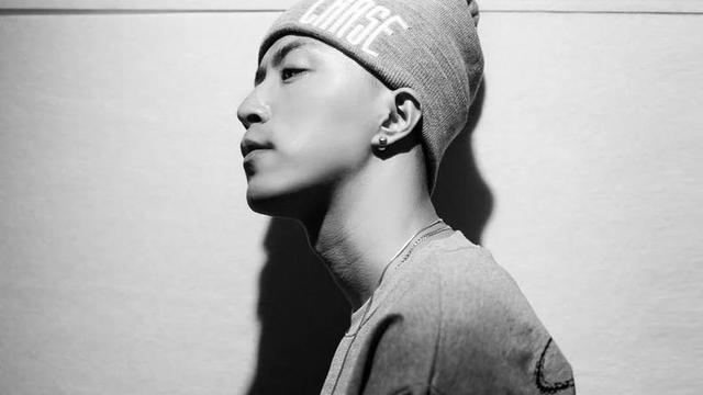 戴腻了鸭舌帽，那就来试试冷帽吧