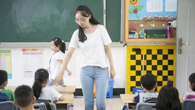 为什么有的女人以工作忙看孩子为借口不化妆不做水钻美甲整天邋遢？