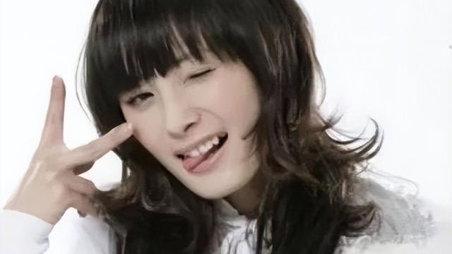 明星的早期照片，谢霆锋土，杨颖非主流，都是“黑历史”