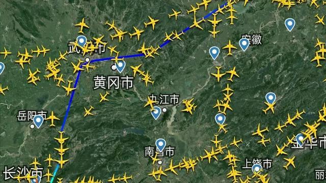 今日！7月18日7点46分，一架南京飞长沙航班，到达湖南岳阳上空