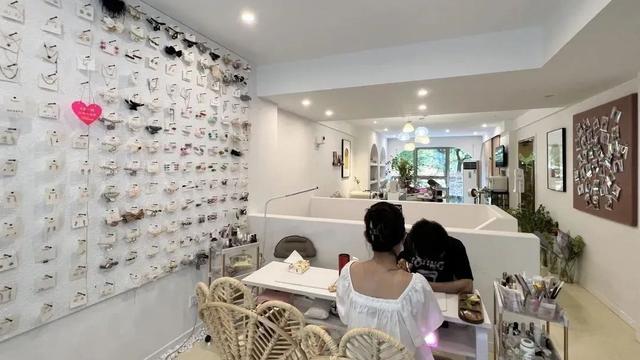 在大学路走走逛逛，尽享“浪漫周末”