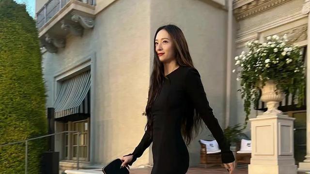 郑秀晶太帅气了，穿长靴搭高开叉黑裙，韩国财阀千金即视感