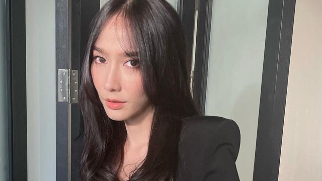 泰国女星AumP为新剧忍痛剪头换发型