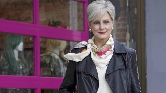 衣品好的女人不怕老，瞧这位身材微胖的白发奶奶，气质远超同龄人