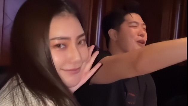 婚礼前一天，马筱梅、房仲男KTV视频又被曝，亲妈也在，张兰表态