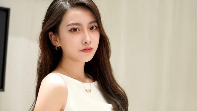 见过世面的女人手腕上不会空着，该戴手表还是手镯，得分清这3点