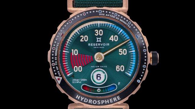 受到油桶和压力计启发，所制作的一款潜水表