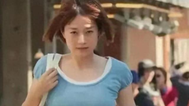 49岁马伊琍上海街头被偶遇，真实的样子没网上说的那么漂亮